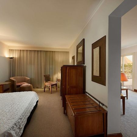Le Meridien Pyramids Hotel & Spa Giza Extérieur photo