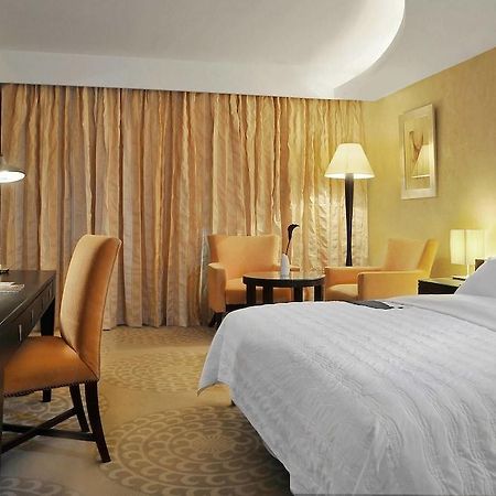 Le Meridien Pyramids Hotel & Spa Giza Extérieur photo